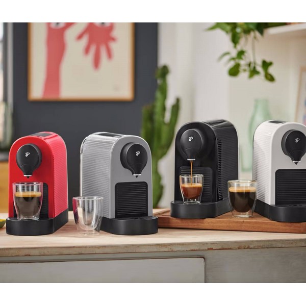 Tchibo Cafissimo Pure + кафе машина с капсули черна
