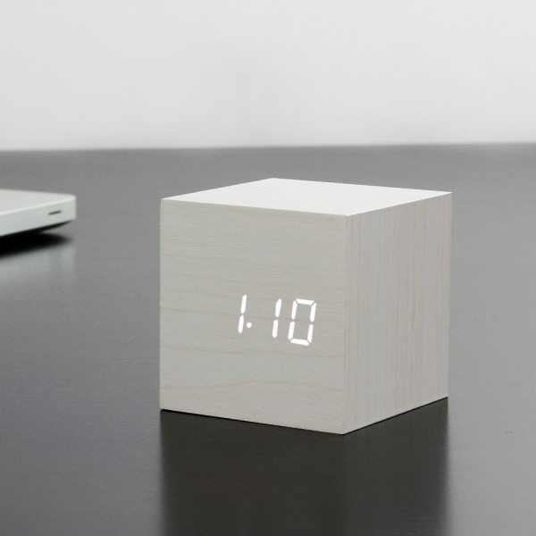 GINGKO Часовник/термометър “CUBE“ - бяло дърво с бели цифри