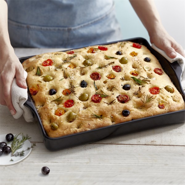 EMILE HENRY Керамична форма за печене на фокача "FOCACCIA BREAD BAKER" - 40х31 см - цвят черен